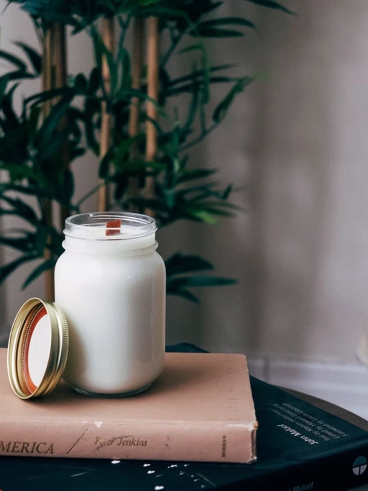 Ambientada: vela aromática em pote de vidro